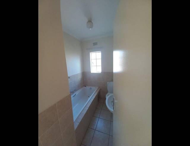 2 BEDROOM APARTMENT FOR SALE IN STRUBENSVALLEI